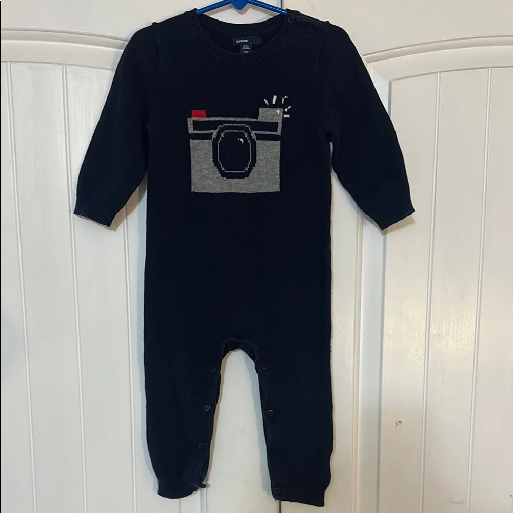 GAP Black One Piece‎ with Camera Design